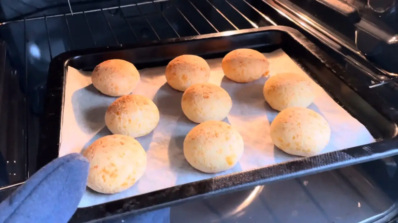Pão de Queijo Mineiro Tradicional com Polvilho Azedo e Doce
