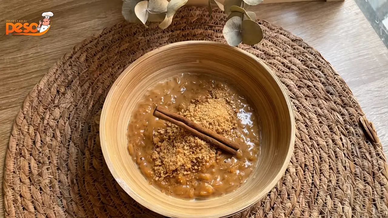 Arroz Doce Caramelizado com Farofinha de Amendoim Uma Receita Afetiva para Adoçar a Memória