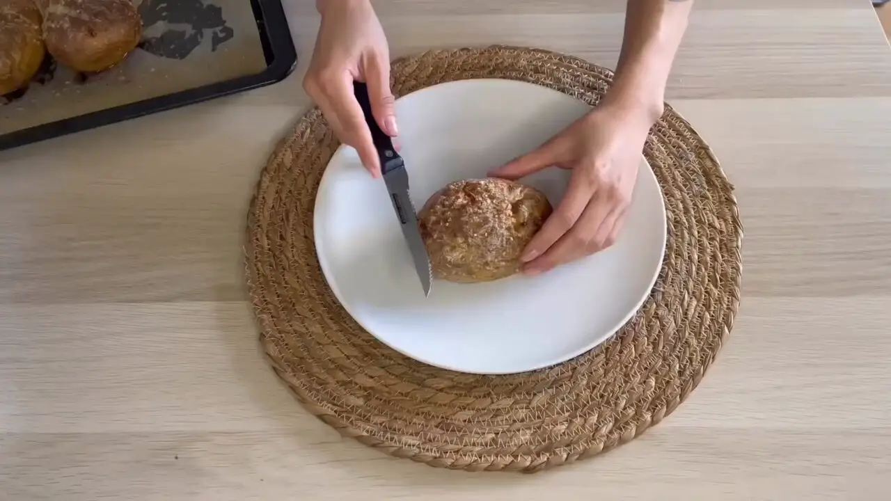 Batata Recheada com Bacon e Queijo Assada no Forno de Forma Cremosa e Crocante