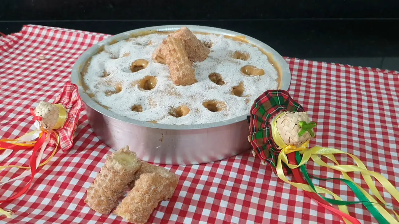 Bolo de Churros com Massa Fofinha e Recheio de Doce de Leite Igual àquele das Festas Juninas