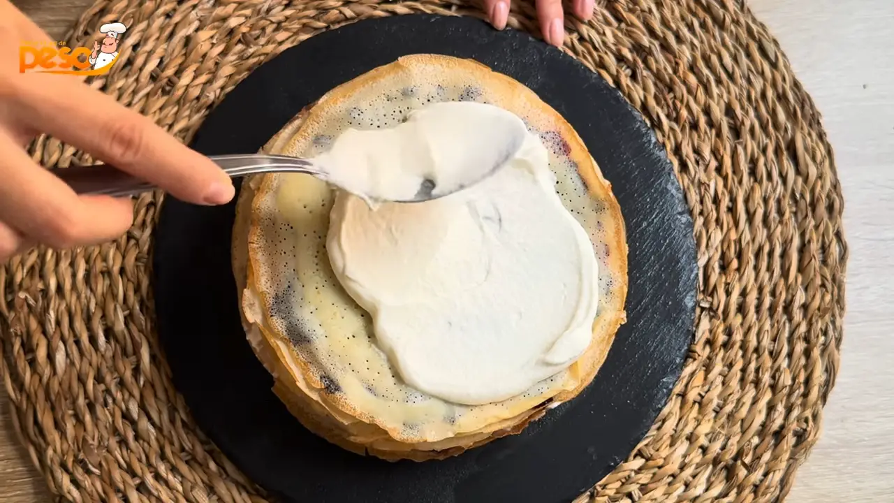 Bolo de Crepe em Camadas com Chantilly de Nata e Geleia Receita Delicada e Memorável para Celebrar
