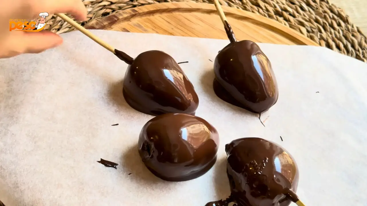 Bombom de Morango com Brigadeiro Receita Clássica e Afetiva para Encantar em Qualquer Ocasião