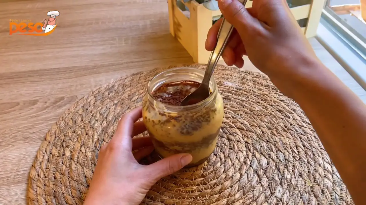 Pudim de Chia com Café e Creme de Doce de Leite: Café da Manhã Nutritivo e Cheio de Sabor