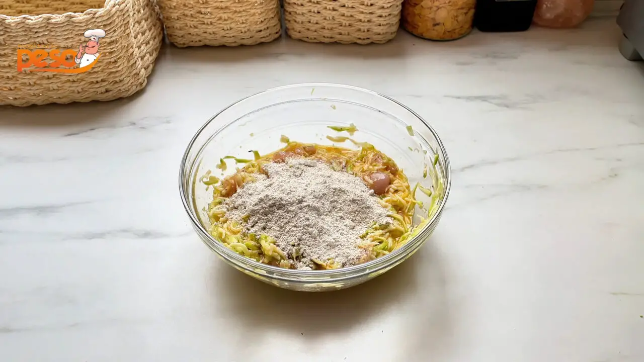 Hambúrguer de Frango Saudável com Molho de Iogurte Receita Leve para um Almoço ou Jantar Cheio de Sabor