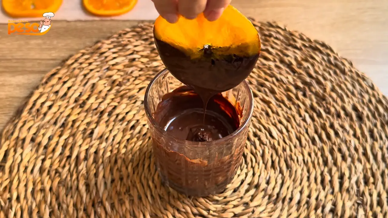Laranja Confitada com Chocolate Amargo Receita Sofisticada e Afetiva para Surpreender