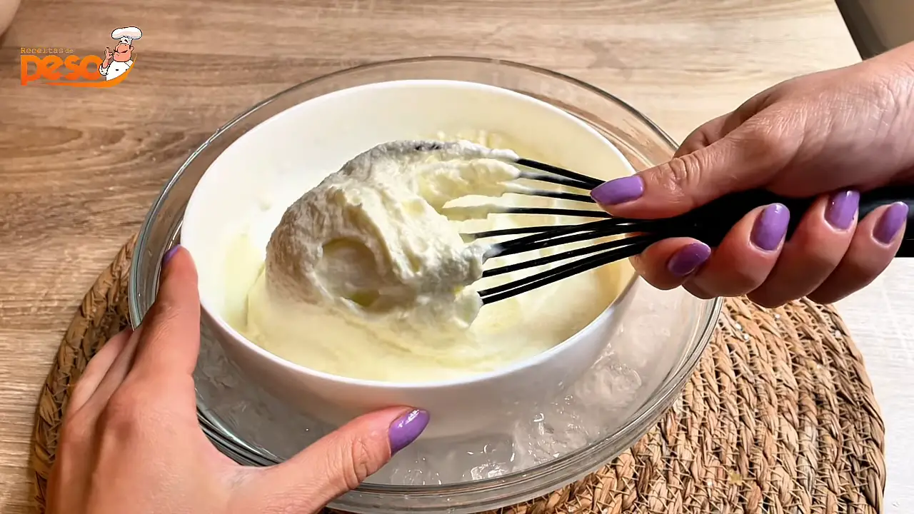 Sorvete Caseiro Super Cremoso com Técnica do Gelo com Sal sabor e textura de sorveteria na sua casa