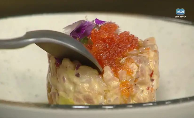 Tartar de Salmão Fresco com Toque Cítrico e Elegância para Servir Gelado