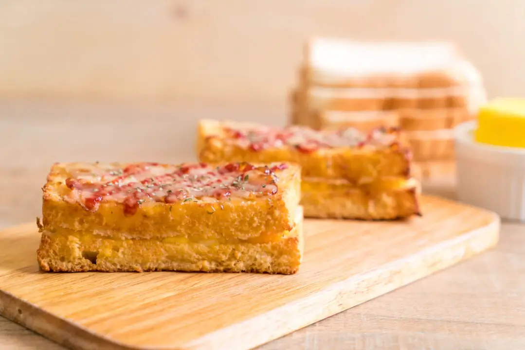 Torta de Pão de Forma Salgada Cremosa e Rápida Para Reuniões e Lanches